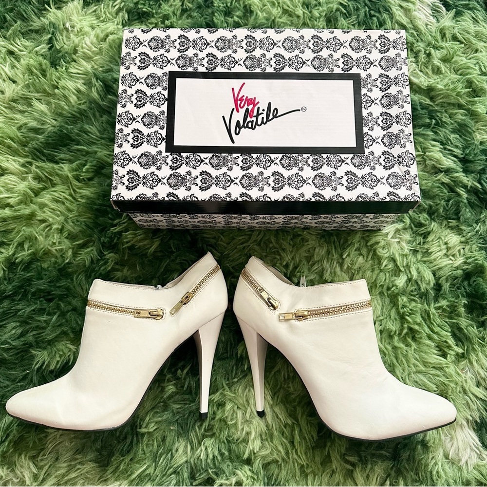 Cream very volatile boots